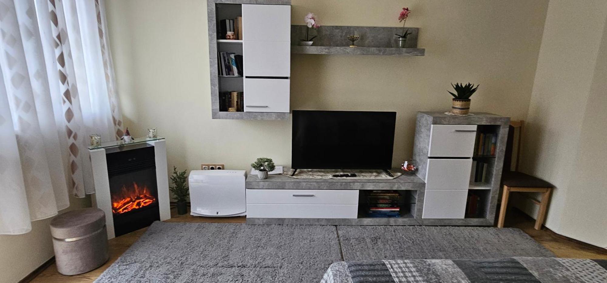 Anna Gyoengye * Debrecen