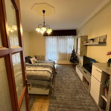 Anna Gyoengye Apartman Debrecen Exterior photo